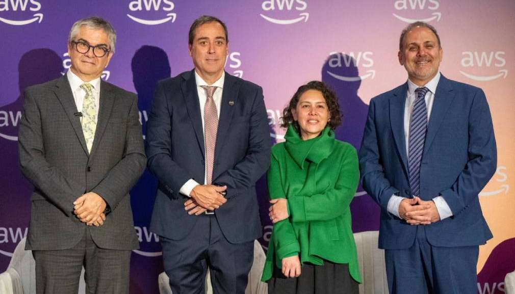 InvestChile participates in historic AWS investment announcement