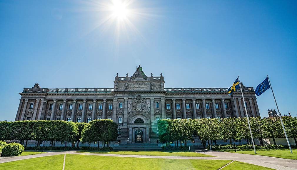 About InvestChile Background